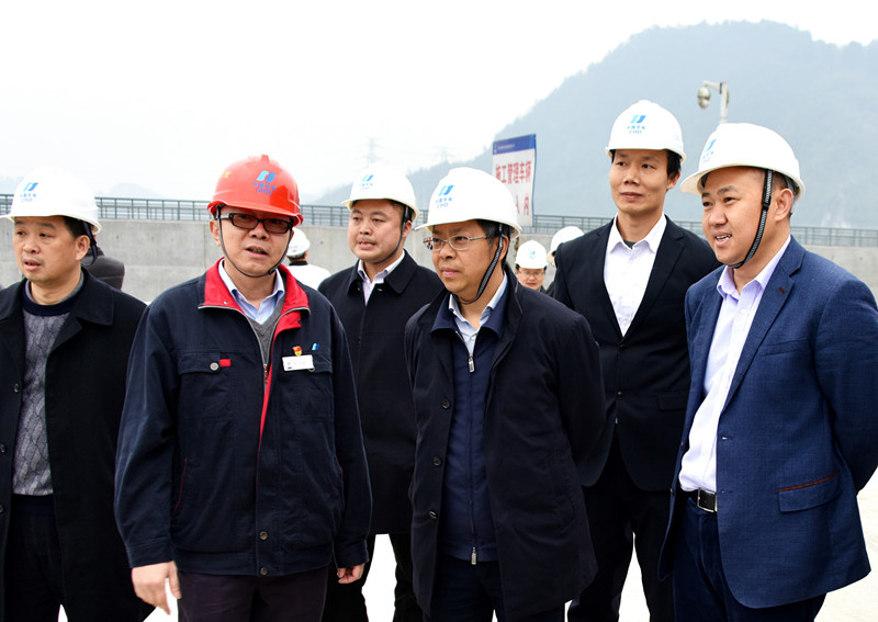 陶长海在乌江公司所属构皮滩发电厂现场调研_副本.jpg
